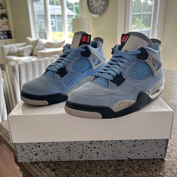 University Blue Jordan 4 SIZE 8.5 - Picture 1 of 11